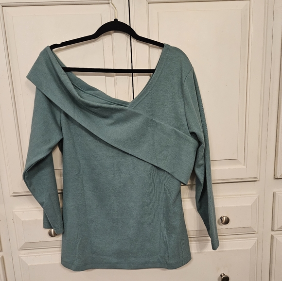 Pamela McCoy Sweaters - PAMELA McCoy Sweater off shoulder